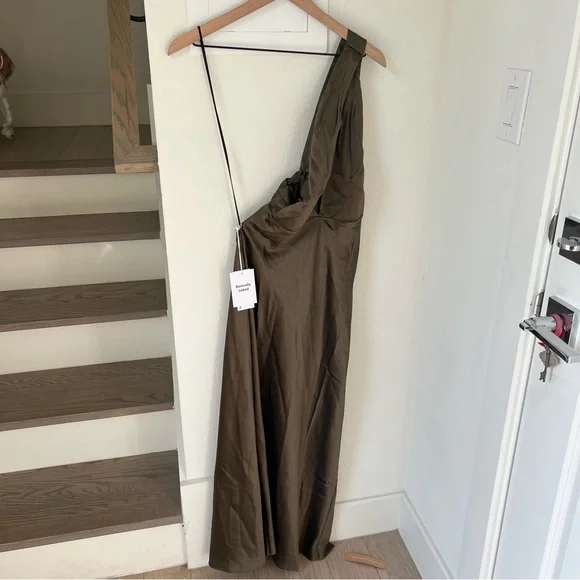 NWT Reformation Dasha Silk One Shoulder Maxi Dress in Morel Brown - Picture 5 of 12